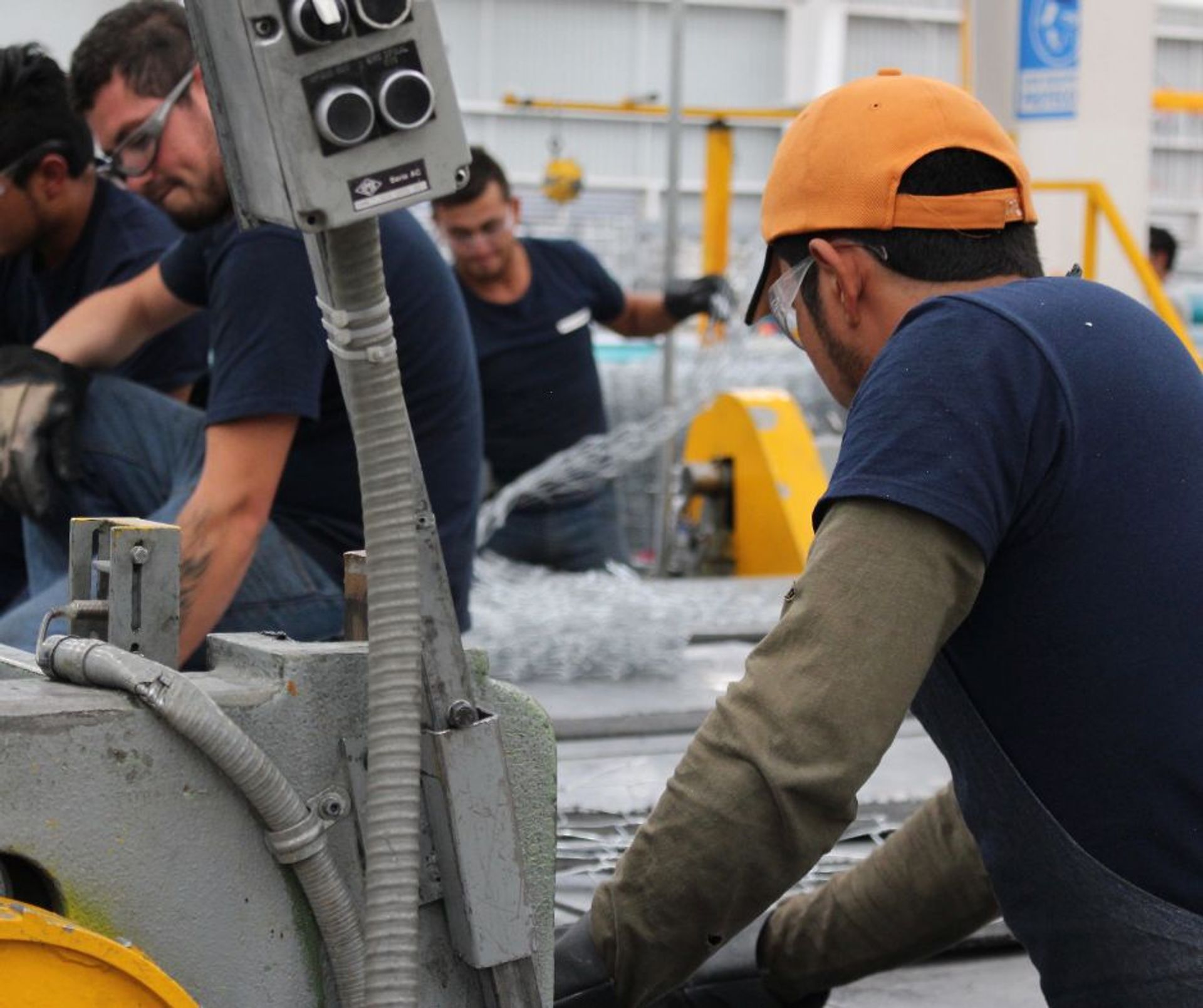 Manos mexicanas en la fabricación de soluciones de acero